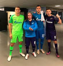 Дзюба поздравил слуцкого с юбилеем. U Nego Million Podpischikov I Video S Dzyuboj Na Kanale Zenita Ego Familiya Miller Lipuchaya Mysh Blogi Sports Ru