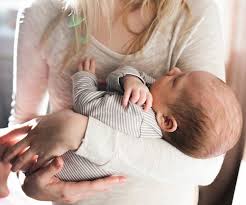 Mimpi gendong bayi merupakan pertanda baik bagi kehidupan anda, hampir sama seperti mimpi menyusui bayi. Harus Baca Rahasia Arti Mimpi Menggendong Bayi Per Gender Woop Id