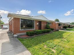 8750 Randy Dr, Westland, MI 48185