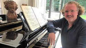 C'est le plus grand chien du monde.les zarbis est. Stephane Deneve Itineraire D Un Enfant Du Nord Devenu L Un Des Plus Grands Chefs D Orchestre Du Monde