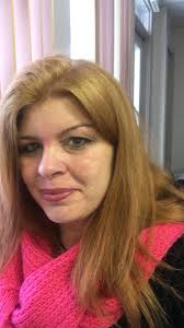 I love Nicole's Hair and make up. She looks beautiful!!