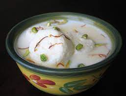 Rasmalai Is A Sweet Rich Indian Dessert That Originated From The Orissa And Bengal Region It Is Made Out Of Paneer That I Pakistani Desserts Malai Recipe Food