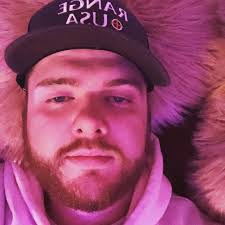 Justin Lewandowski's Instagram, Twitter & Facebook