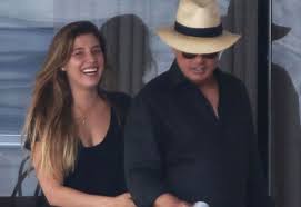 Al respecto, michelle salas confesó recientemente cómo fue que tomó la decisión de cambiarse a vivir a estados unidos durante una charla por internet que la influencer de la industria de la moda recordó que fue su famoso papá, luis miguel, quien la alentó a tomar la decisión de alejarse del país I Pinimg Com Originals Bd 06 19 Bd06196f5ed9749