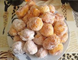 Zutaten 250 G Sahnequark 4 Ei Er 250 G Mehl 1 2 Pck Backpulver 4 El Wasser 1 El Zucker 1 Prise N Salz N B Puderzucker Backen Backrezepte Rezepte