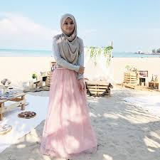Tahniah aku ucapkan kepada fatin liyana top blogger malaysia yang sudah mengikat tali pertunangan dengan jejaka pilihan hati, dr anwar pada 21/12/2014. Fatin Liyana Tunang