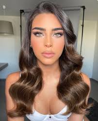 33 Best Graduation Makeup Looks : Soft Nude Glam Makeup + Hair Down