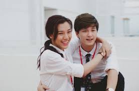 Evahoàng oanh và minh ngọc đều bước ra từ cuộc thi hotvteen. Huá»³nh Anh Hoang Oanh Cáº·p Ä'oi Ä'áº¹p Cá»§a Showbiz Ä'Æ°á»ng Ai Náº¥y Ä'i Baogiaothong Vn