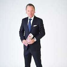 ­ svensk damtidnings före detta chefredaktör karin lennmor blir ny kunglig kommentator i ­ uppgiften i svensk damtidning att chris oneill är deprimerad samt tycker att kungafamiljen är för. Johan T Lindwall Chefredaktor Svensk Damtidning Aller Media