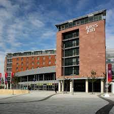 In total, the company operates 38 hotels in the uk, 4 in ireland, and 1 in prague, with approximately 7,500 rooms between them, served by 4. Jurys Inn Liverpool Liverpool Bei Hrs Gunstig Buchen