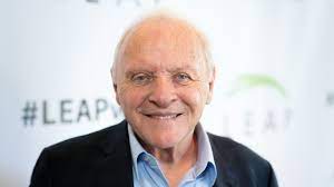 Golden globe nominee jonathan pryce plays pope francis alongside sir anthony hopkins in a new film. Oscars 2021 Anthony Hopkins Ehrt Chadwick Boseman Und Verrat Wo Er Selbst Steckte Gq Germany