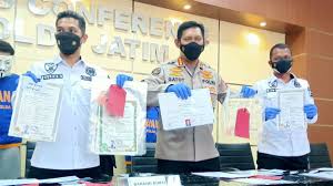 Itulah yang dapat kami bagikan terkait perbedaan ijazah satpam asli dan palsu. Polda Jatim Bongkar Sindikat Pembuat Ijazah Hingga Ktp Palsu