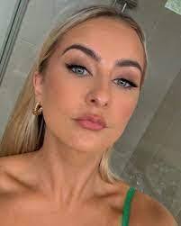 Bridget Crouse's Instagram, Twitter & Facebook