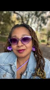 Denise Borders (@liteskinnluvable)