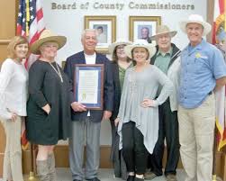 Buck Lee takes a bow