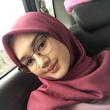 Pemilihan bingkai cermin mata yang betul dan padan dengan bentuk muka harus diambil kira jika nak kelihatan cantik dan bergaya.jom nona kongsikan cermin mata jenis apa yang bersesuaian dengan bentuk muka. 4 Model Kacamata Cocok Untuk Wajah Bulat Dan Berhijab Womantalk