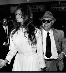 Sophia Loren Arriving In Paris With Husband Carlo Ponti Sophia Loren Sophia Loren Photo Carlo Ponti