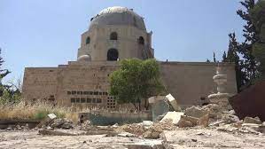 Ketika semuanya telah bubar, umar dan beberapa sahabatnya tidak beranjak dari kubur jenazah tadi. Syria Tomb Of Caliph Omar Bin Abdul Aziz To Reopen After Repairs Video Ruptly