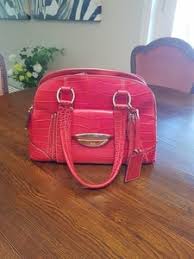 Découvrez la collection d'articles en cuir lancel, un marque traditionel de plus de 140 ans qui réalise produits en cuir pour femme et pour homme. Lot Art Lancel Adjani Handbag