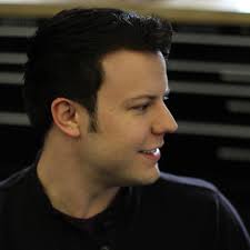 Show me developers who write JavaScript located in NY