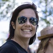 Lesley James (@RadioLesJames)