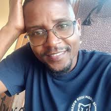 Desporto Bruno Fernando torna-se oficialmente no primeiro angolano a fazer  um jogo pela NBA . O basquetebolista dos Atlanta Hawks, estreou-se  oficialmente, quinta-feira (24), na liga norte-americana de basquetebol  (NBA) na vitória