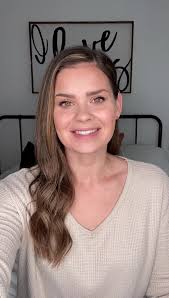 ✨Seint Bronzers✨ , I put together this little video to show you the 4  bronzer options we have! All tins can be bundled with the brush + bronzer  brush or purchased individually ($20). Our bronzers last ...