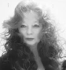 Woman flees from deputies with 7-year-old in vehicle