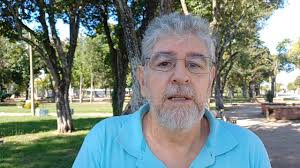 Durante la entrevista pasaron motonetistas en infracción , Dialogamos con  el Director de Tránsito de la Intendencia de Colonia durante la entrega de  chalecos, en la zona de los semáforos