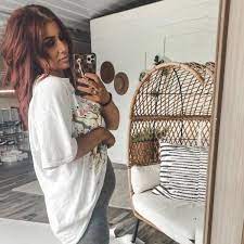 Revisit chelsea houska's baby bump album ahead of daughter walker's arrival. Teen Mom S Chelsea Houska Shares New Baby Pics From Hospital E Online Deutschland