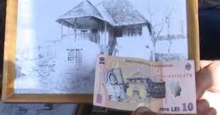 Ma uit cu mare atentie, incerc sa observ daca una dintre persoanele acestui grup, va observa bancnota de 10 lei, ce era inca lasata pe asfalt, nerevendicata. Video Foto Povestea AdevÄƒratei Case De Pe Bancnota De 10 Lei