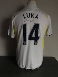 In these nine years at real madrid, luka modric has taken his game to a whole new level and he has achieved something a player can only dream of. Hand Signed Tottenham Hotspurs Home Shirt 2009 2010 Luka Catawiki