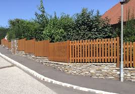 Bretterzaune Fur Ihren Garten Auf Wunsch Mit Montage Bretter Zaun Zaun Larchenholz