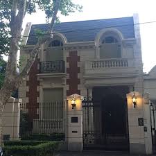 Paseando Y Mostrando Por Belgrano Siempre Nos Encontramos Con Nuevas Casas Que Nos Encantan Bancamos Mucho Y Felicitamos Al Vecino House Styles Mansions House