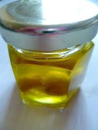 Huile A L Ail Et Au Safran Qu Est Ce Qu On Clape Ce Soir Huile Parfumee Huile Aromatisee Huile