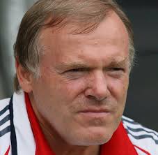 1084/2005, homestory, garten, schiene, krücke, gehhilfe,. Kolumne Sterne Des Sudens Warum Hermann Gerland In Munchen Kult Ist Welt