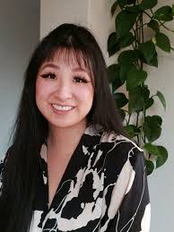 Larissa Crawford's Instagram, Twitter & Facebook