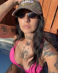 Kreayshawn - Free pics, galleries & more at Babepedia