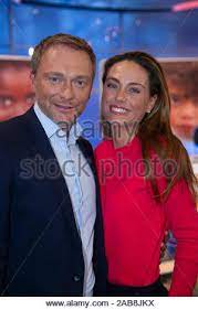 Find the perfect franca lehfeldt stock photos and editorial news pictures from getty images. Christian Lindner Fdp Vorsitzender Mit Freundin Franca Lehfeldt 24 Rtl Spendenmarathon Wir Helfen Kindern Tv 21 22 11 2019 Verwendung Weltweit Stockfotografie Alamy
