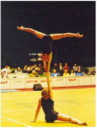 Bipedestaciones, cuadrupedias, carretillas, inversiones, bancos… Gimnasia Acrobatica Lunee