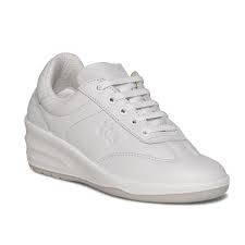 Trois par 3 est toujours attentif au confort lors de sa sélection de chaussures femmes.c'est pour cela que nous vous présentons à chaque nouvelle collection de nombreuses chaussures confortables et jolies, tendances et modernes, de marques réputées pour leurs chaussures confort femmes comme rieker, dorking, tamaris, mam'zelle, fugitive et marco tozzi. Achat Baskets Femme Compensees Dessus Cuir Blanc Dandys Tbs