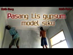 Dengan banyak pilihan motif dari plafon gypsum, anda bisa menyesuaikan model dan pola sesuai dengan warna cat rumah. Proses Pemasangan Lis Gypsum Model Siku Youtube
