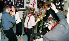 Quand Bernard De La Compta S Excite Aux Platines Http Lattesanssucre Com La Soiree De Noel De Office Christmas Party Office Party Games Work Christmas Party