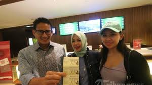 Pada tahun 2016, perusahaan milik sandiaga uno ini menyumbangkan dividend sebesar 401 milliar ke pemegang saham. Inilah Sosok Anneesha Atheera Putri Sandiaga Uno Yang Cantik Dan Pintar Bangka Pos
