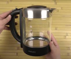 Its blue light constantly turns on and off until it reaches the desired temperature, something we found annoying. Best Electric Kettles In Singapore