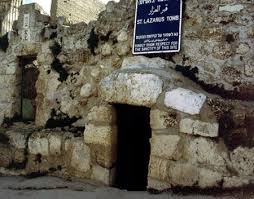 in the tomb of lazarus orthochristian com peregrinacao jerusalem israel in the tomb of lazarus orthochristian