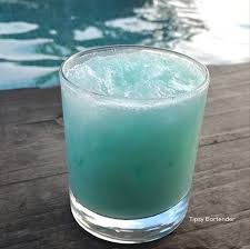 Tiny Smurf Cocktail For More Delicious Recipes And Drinks Visit Us Here Www Tipsybartender Com Alcoholic Drinks Cocktails Fun Drinks