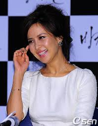 조여정은 과거 남자친구 연애 관련 언급을 한 번 한적이 있었는데 옥주현이 소개시켜 줘서 남자친구를 사귄 적이 있었다고 하는군요. ì¡°ì—¬ì • í—¤ì–´ì§„ ë‚¨ì¹œ ì—°ì˜ˆì¸ ì•„ë‹Œ ì¼ë°˜ì¸ ì¡°ì„ ì¼ë³´