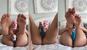 Masked Neiva Mara Cumming With A Dildo In Her Pussy - Cnn Amador