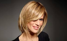 Per prima cosa, potresti scegliere un taglio adatto ai capelli più fini, in questo modo sarà anche più semplice prendersene cura. Hai I Capelli Troppo Fini Ecco 4 Haircut Per Risolvere Il Problema Signoresidiventa Com